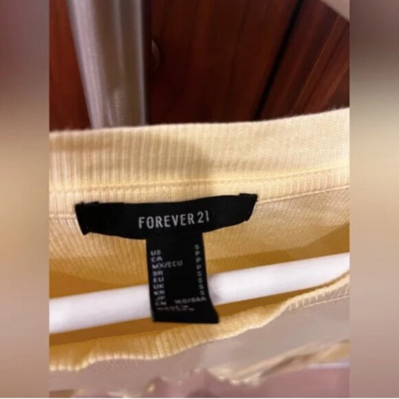 Forever 21 T-Shirt - Picture 3 of 4